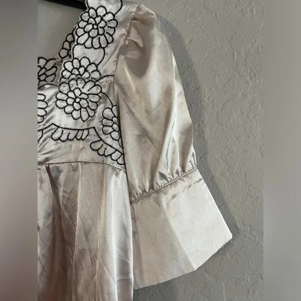 Vintage 90’s Forever 21 Embroidered Satin Top Short Sleeves Embellished Cuffs M - Picture 7 of 8